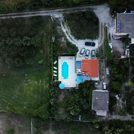 Zoe, Beautiful View,private Pool, Secured Parking Villa