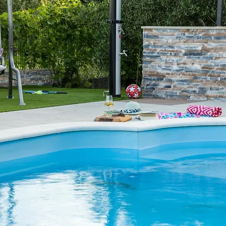 Villa Zoe, Beautiful View,private Pool, Secured Parking