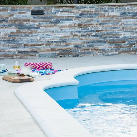 Villa Zoe, Beautiful View,private Pool, Secured Parking