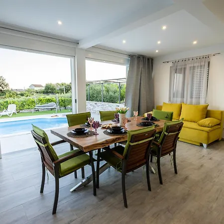 Villa Zoe, Beautiful View,private Pool, Secured Parking Kastel Novi