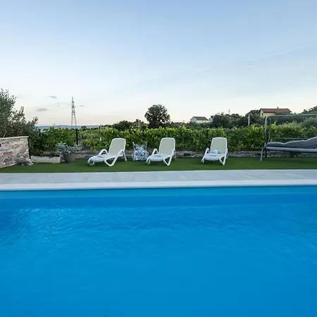 Villa Zoe, Beautiful View,private Pool, Secured Parking *