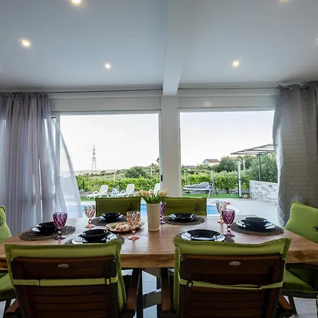 Zoe, Beautiful View,private Pool, Secured Parking Villa Kastel Novi