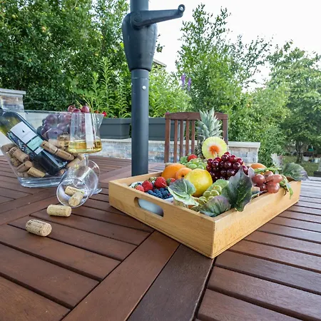 Villa Zoe, Beautiful View,private Pool, Secured Parking