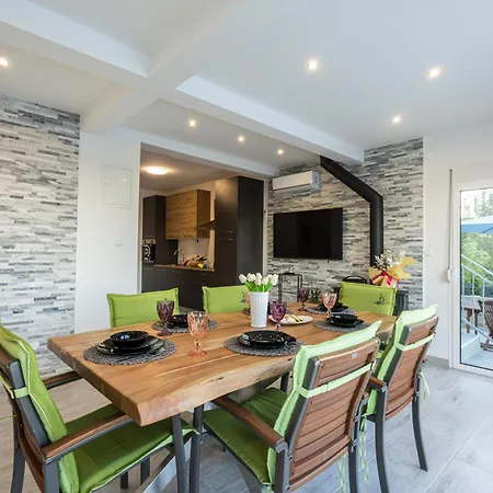 Villa Zoe, Beautiful View,private Pool, Secured Parking Kastel Novi