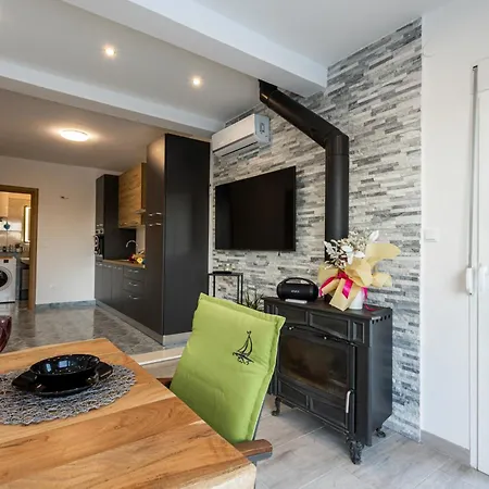 Zoe, Beautiful View,private Pool, Secured Parking Villa *