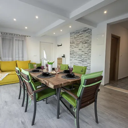 Zoe, Beautiful View,private Pool, Secured Parking Kastel Novi