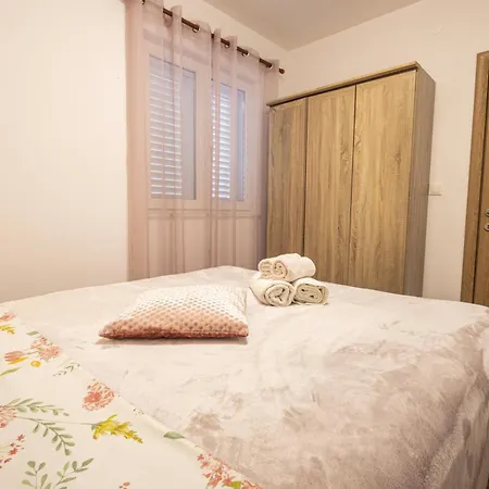 Zoe, Beautiful View,private Pool, Secured Parking Kastel Novi