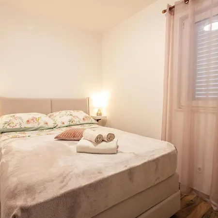 Villa Zoe, Beautiful View,private Pool, Secured Parking Kastel Novi