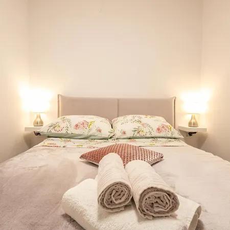 Zoe, Beautiful View,private Pool, Secured Parking Kastel Novi