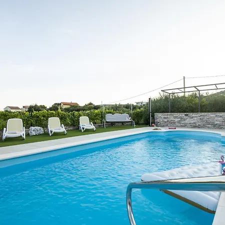 Zoe, Beautiful View,private Pool, Secured Parking