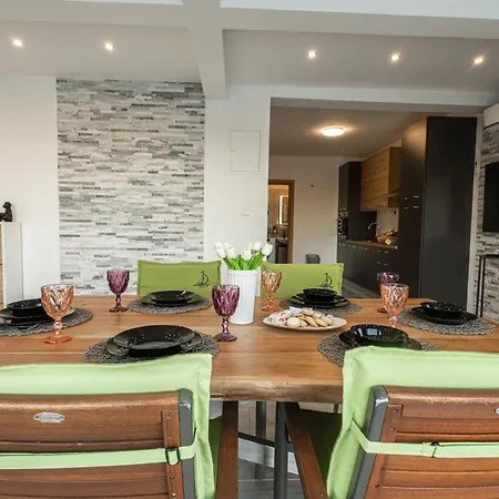 Zoe, Beautiful View,private Pool, Secured Parking Villa