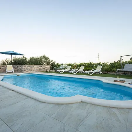 Villa Zoe, Beautiful View,private Pool, Secured Parking