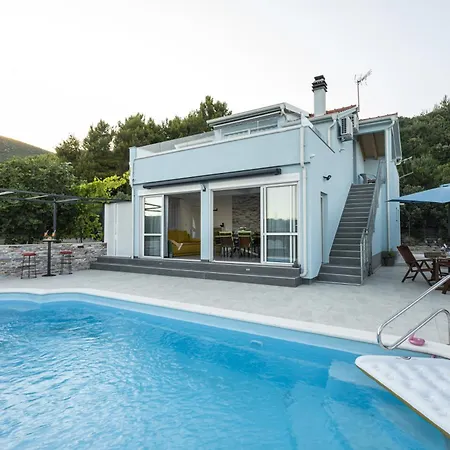 Zoe, Beautiful View,private Pool, Secured Parking Villa