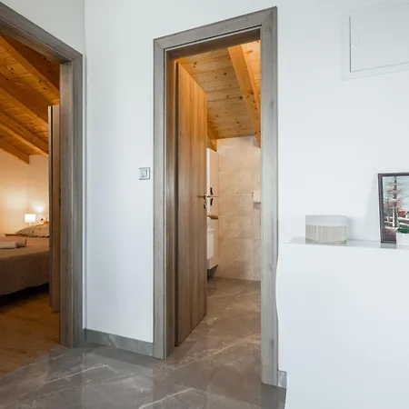 Zoe, Beautiful View,private Pool, Secured Parking Kastel Novi