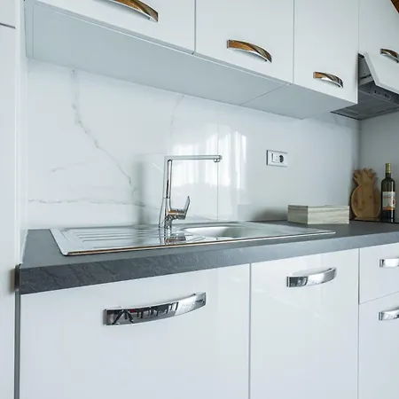Zoe, Beautiful View,private Pool, Secured Parking * Kastel Novi