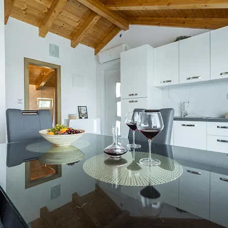 Villa Zoe, Beautiful View,private Pool, Secured Parking
