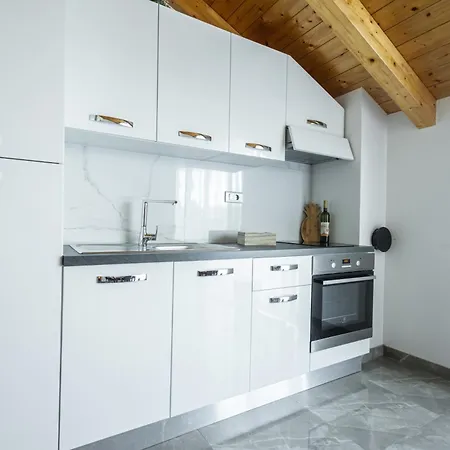 Zoe, Beautiful View,private Pool, Secured Parking Kastel Novi