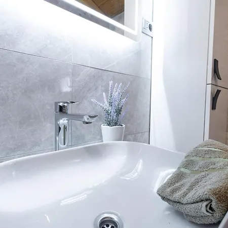 Zoe, Beautiful View,private Pool, Secured Parking Villa