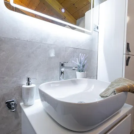 Zoe, Beautiful View,private Pool, Secured Parking *