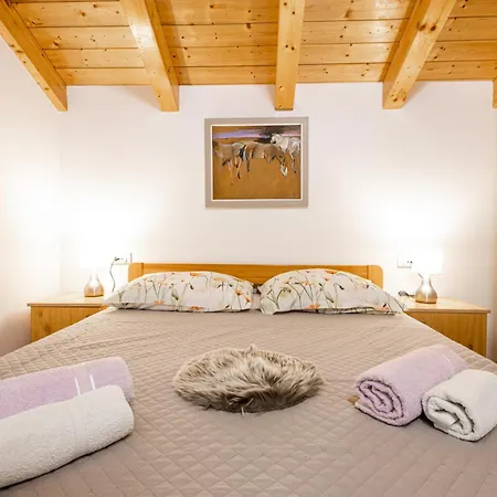 Zoe, Beautiful View,private Pool, Secured Parking * Kastel Novi