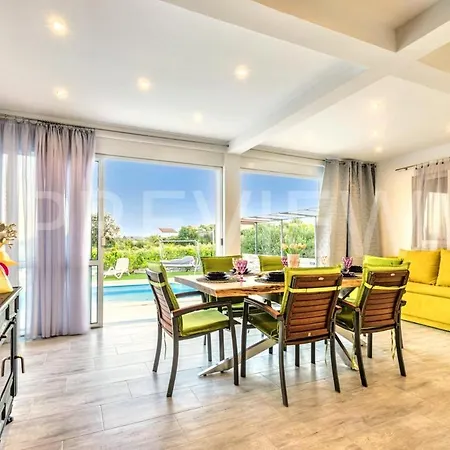 Zoe, Beautiful View,private Pool, Secured Parking Βίλα Kaštel Novi