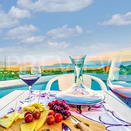 Zoe, Beautiful View,private Pool, Secured Parking *